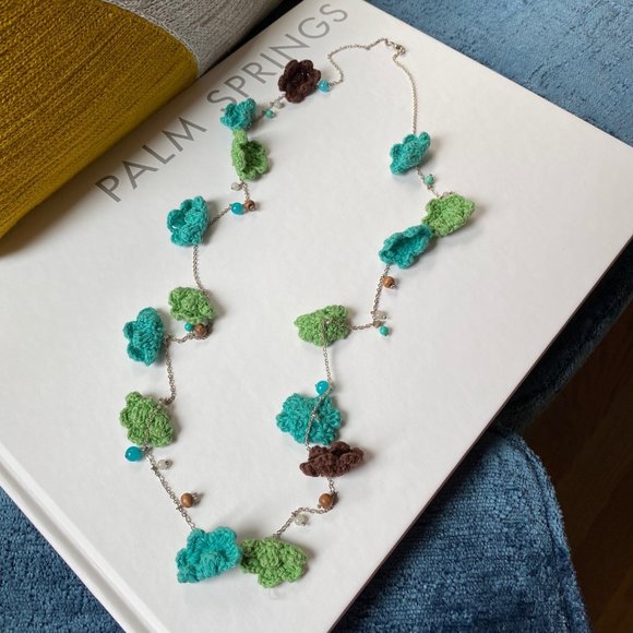 Banana Republic Mixed Media Flower & Chain Necklace - Picture 3 of 7